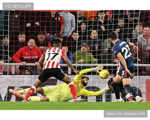 布罗贝伊补时乱战抢点绝平，桑德兰主场爆冷逼平领头羊阿森纳。